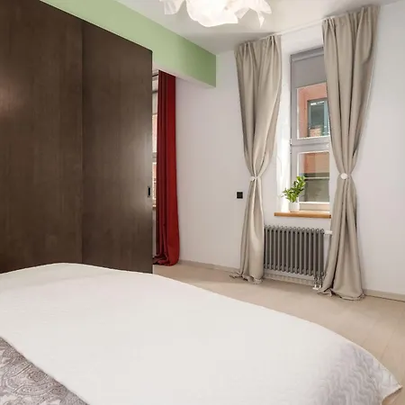 Spacious And Modern Centre Deluxe Entire Flat For Business And Apartment *