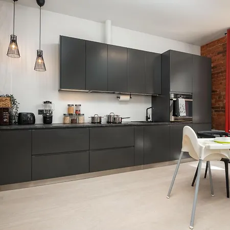 Spacious And Modern Centre Deluxe Entire Flat For Business And Apartment