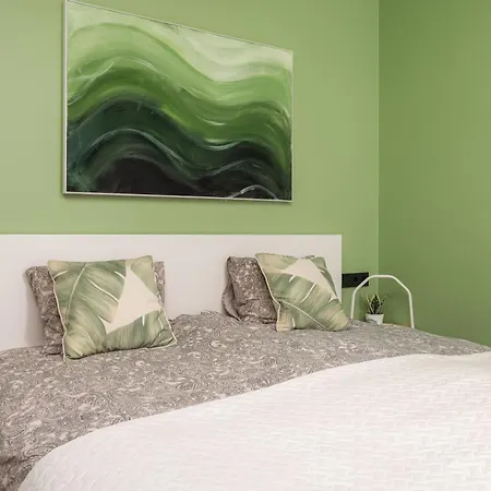 Apartment Spacious And Modern Centre Deluxe Entire Flat For Business And